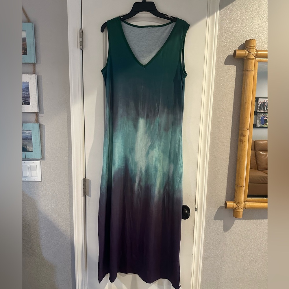 NWOT V neck XL tie dye dress